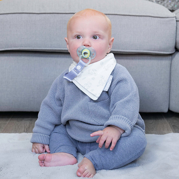 Keep comfort close with integrated dummy clip - Product image